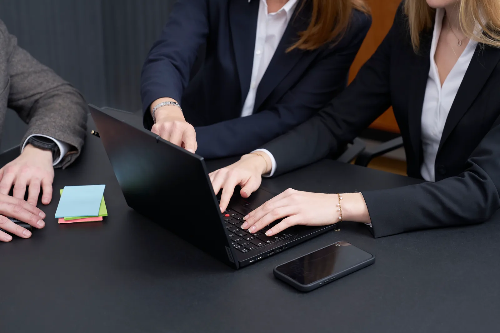 Project team working with focus at a laptop